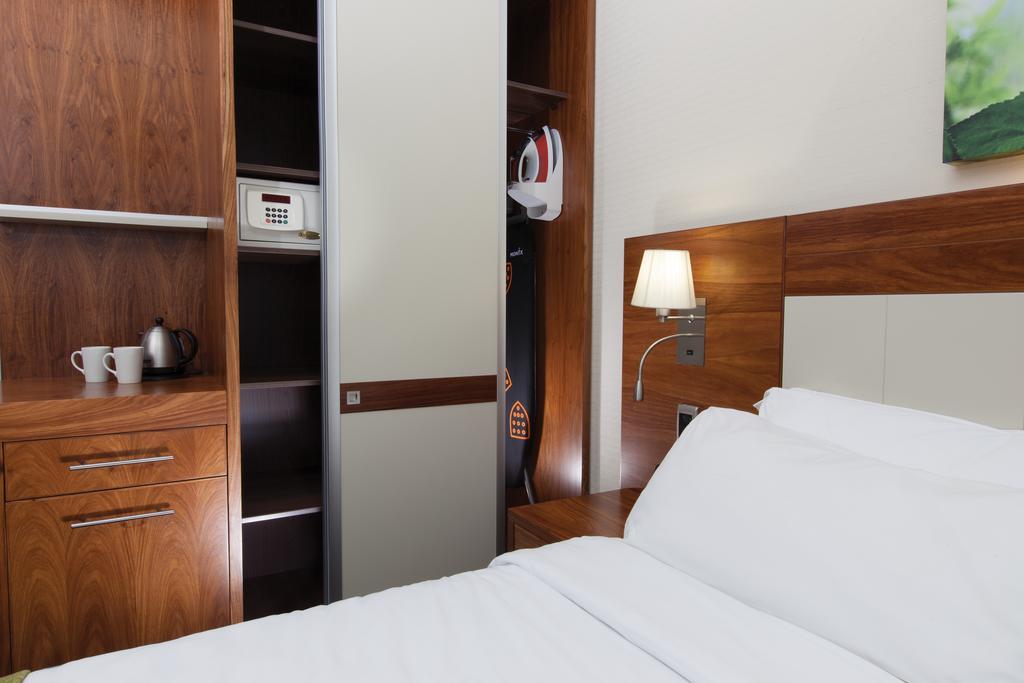 Отель Doubletree By Hilton Cape Town Upper Eastside Экстерьер фото
