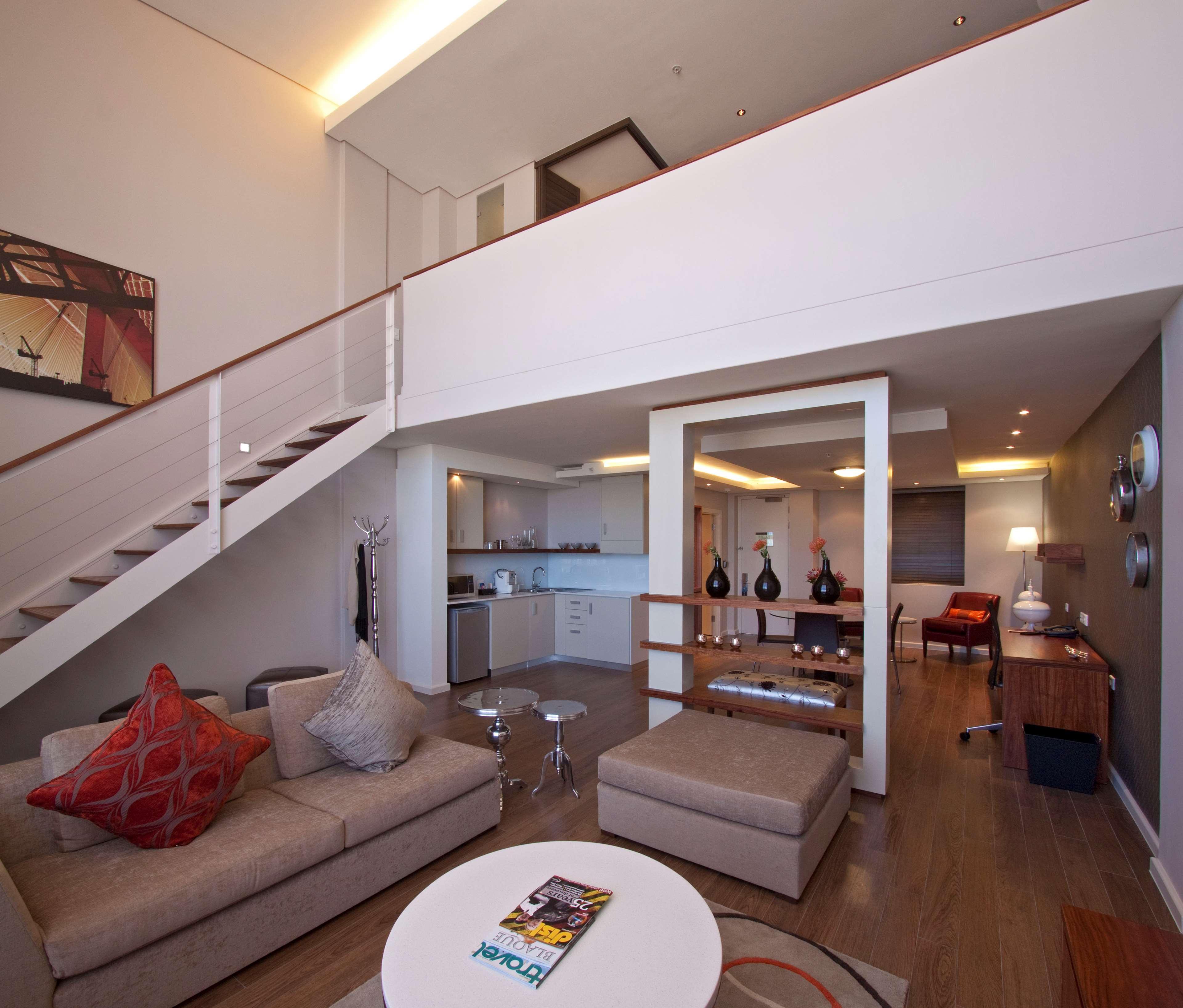 Отель Doubletree By Hilton Cape Town Upper Eastside Экстерьер фото