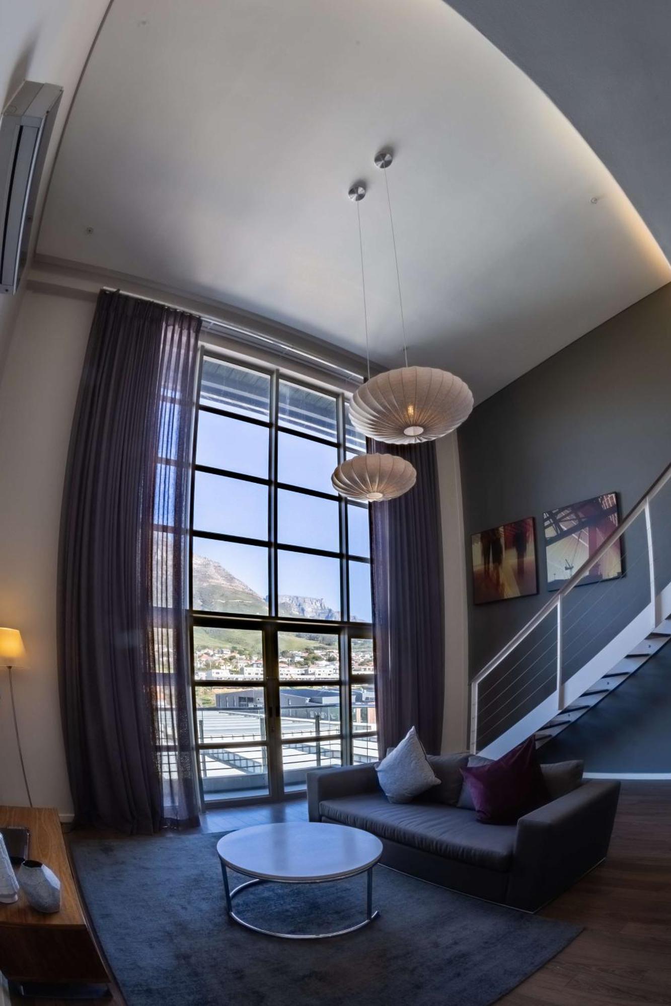 Отель Doubletree By Hilton Cape Town Upper Eastside Экстерьер фото