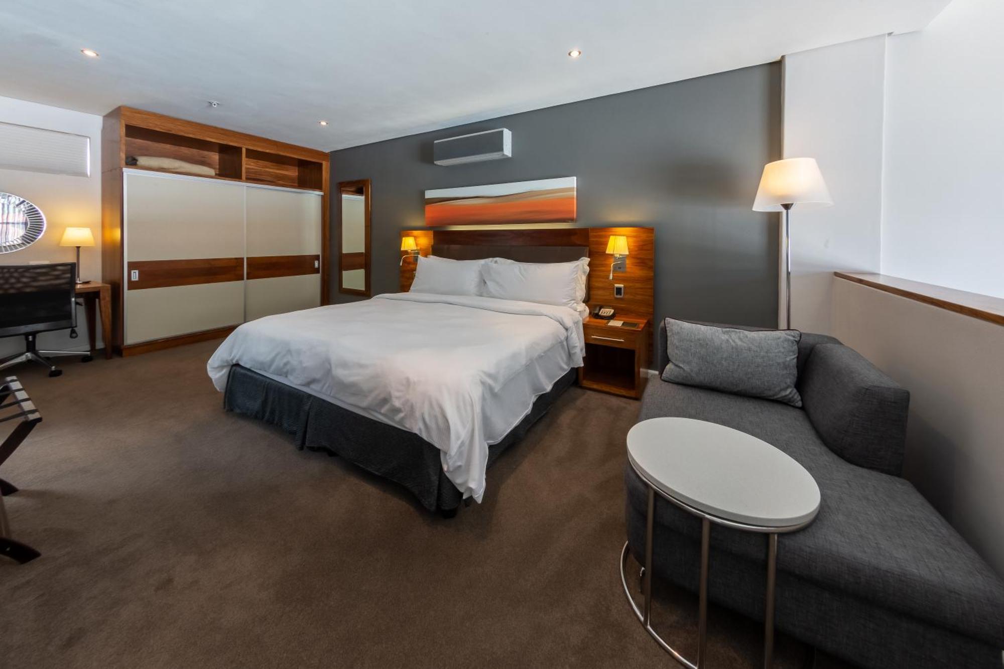 Отель Doubletree By Hilton Cape Town Upper Eastside Экстерьер фото