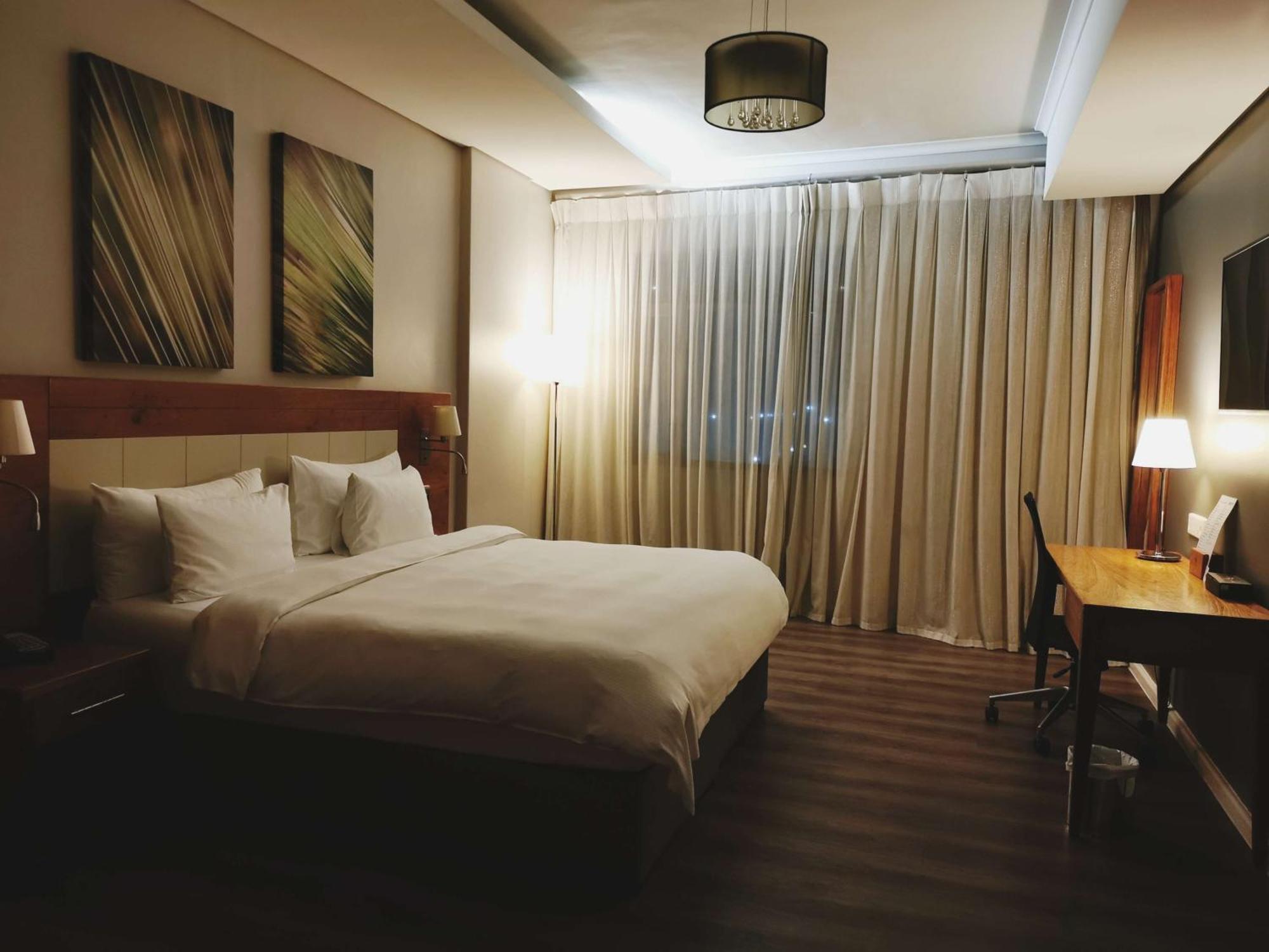 Отель Doubletree By Hilton Cape Town Upper Eastside Экстерьер фото