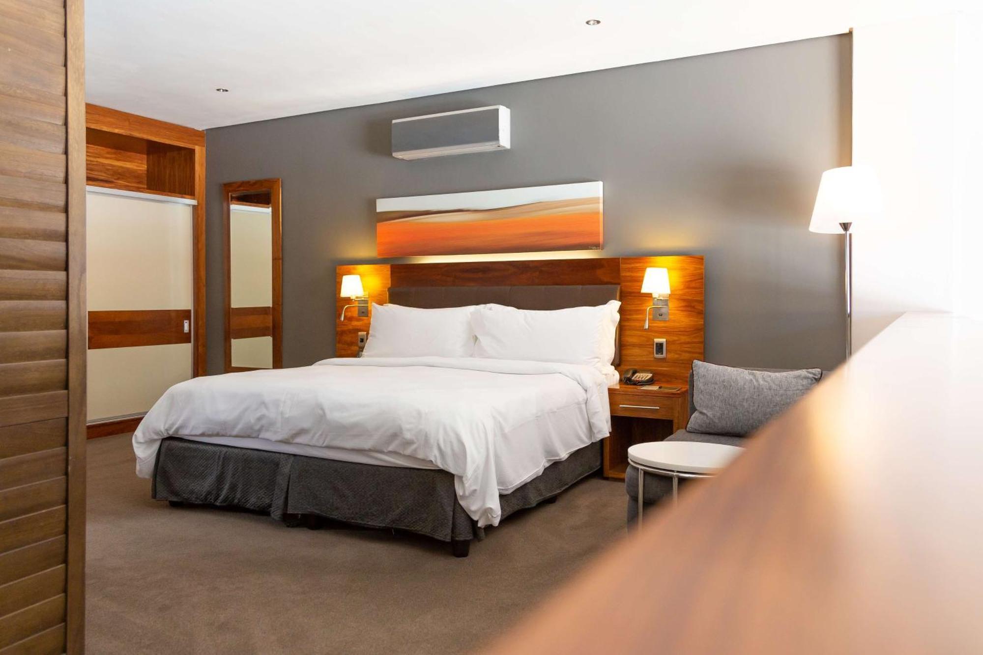 Отель Doubletree By Hilton Cape Town Upper Eastside Экстерьер фото
