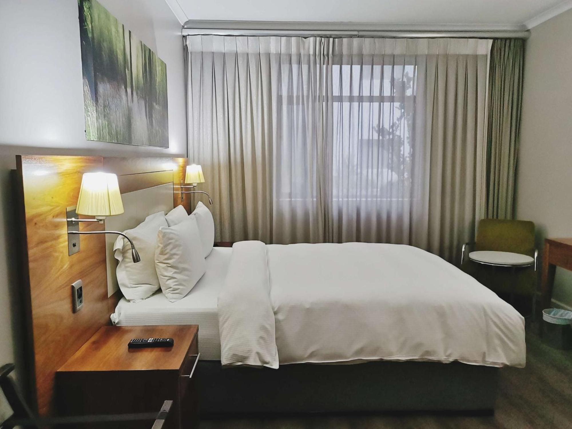 Отель Doubletree By Hilton Cape Town Upper Eastside Экстерьер фото