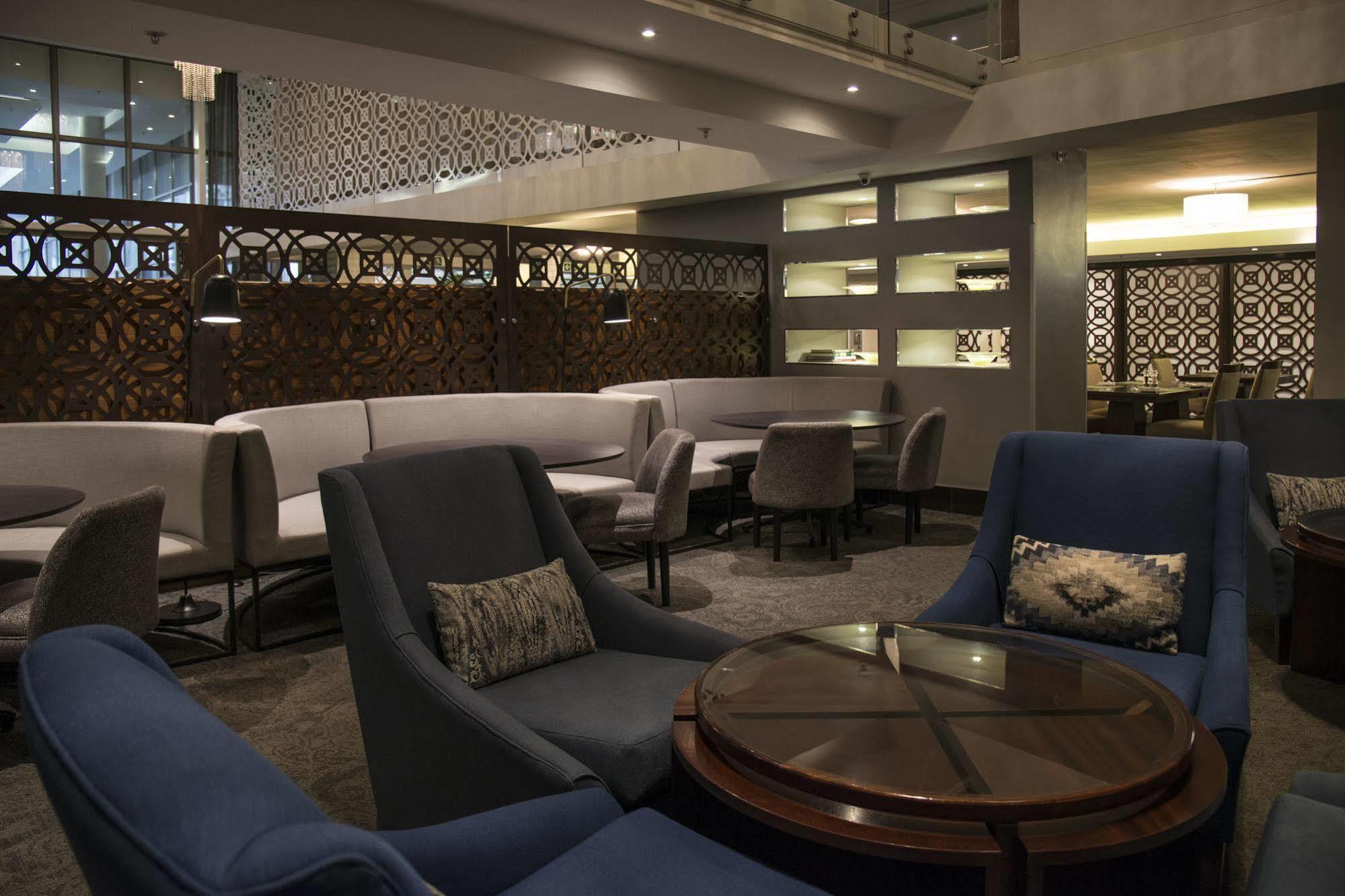 Отель Doubletree By Hilton Cape Town Upper Eastside Экстерьер фото