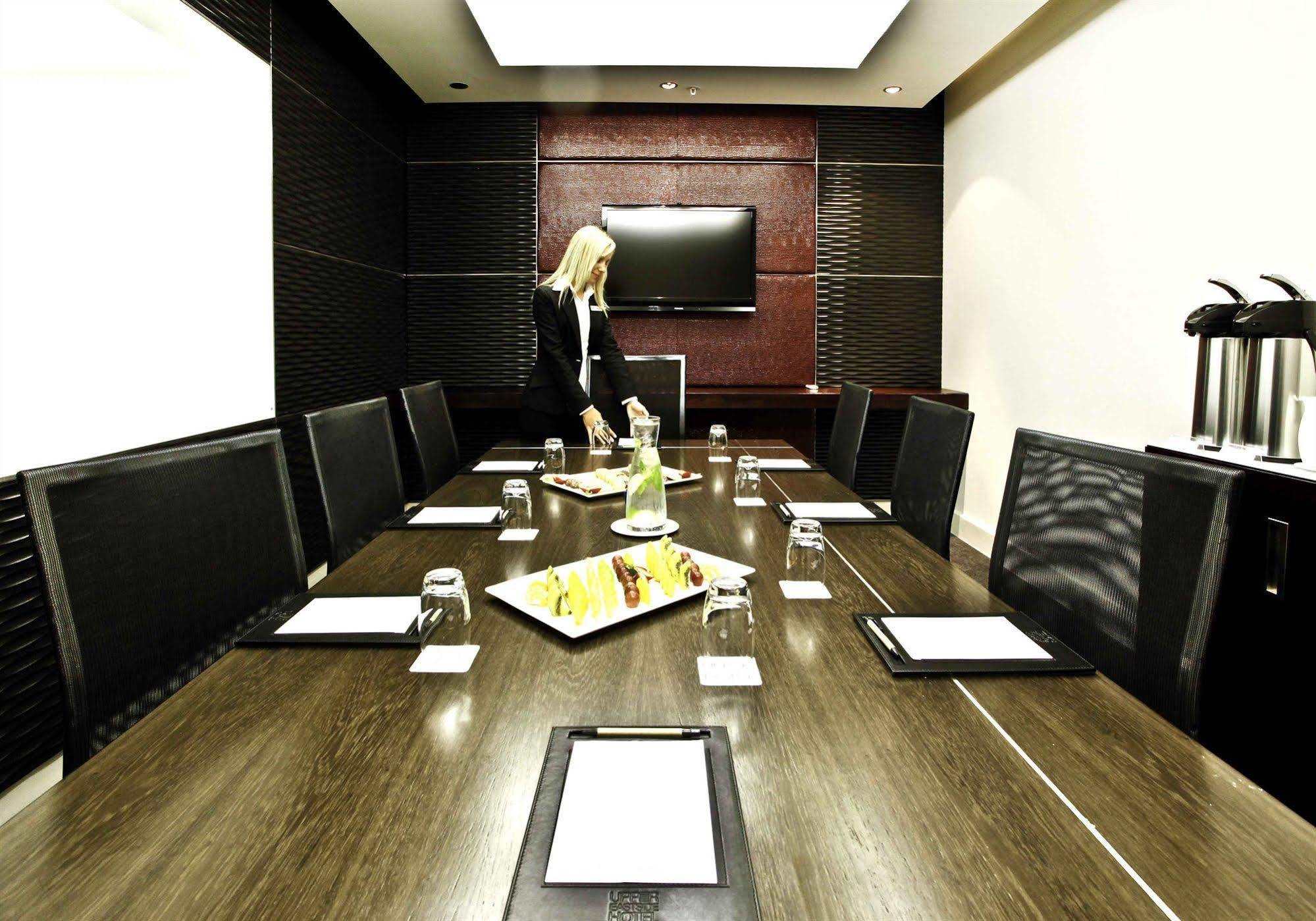Отель Doubletree By Hilton Cape Town Upper Eastside Экстерьер фото